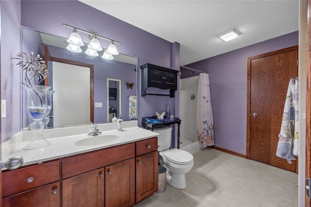6020 Flagstone Drive NE, Cedar Rapids, IA 52402