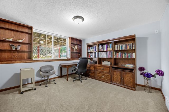 6020 Flagstone Drive NE, Cedar Rapids, IA 52402