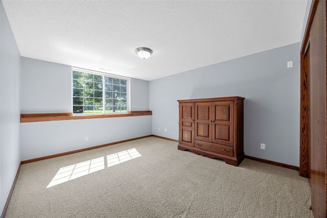 6020 Flagstone Drive NE, Cedar Rapids, IA 52402