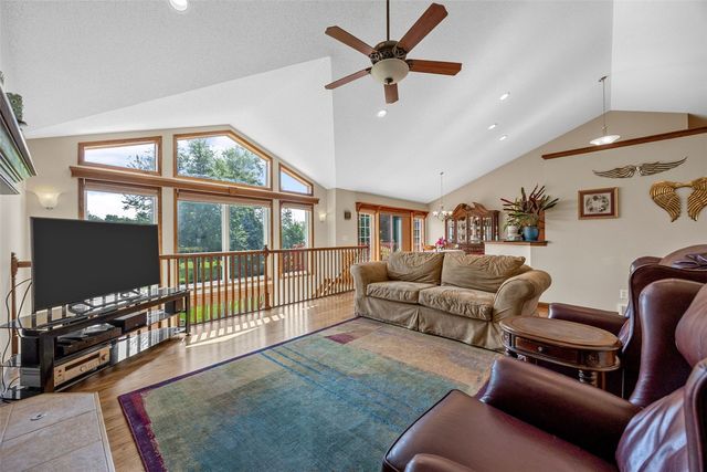 6020 Flagstone Drive NE, Cedar Rapids, IA 52402