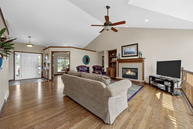 6020 Flagstone Drive NE, Cedar Rapids, IA 52402