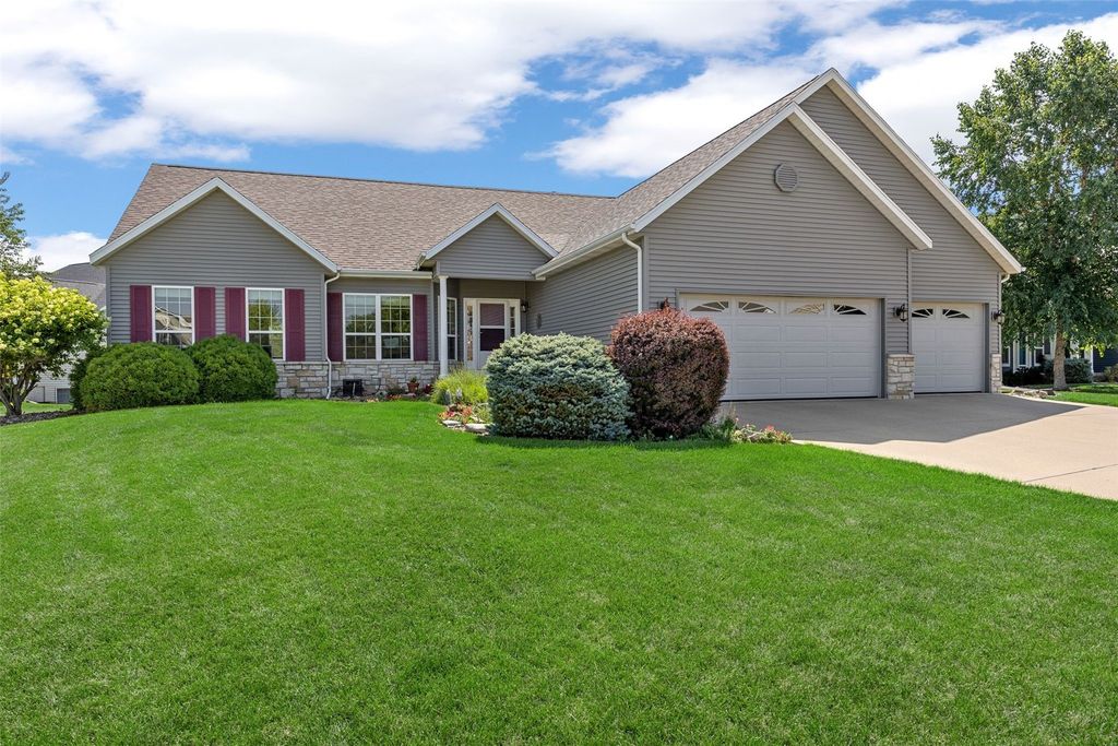 6020 Flagstone Drive NE, Cedar Rapids, IA 52402