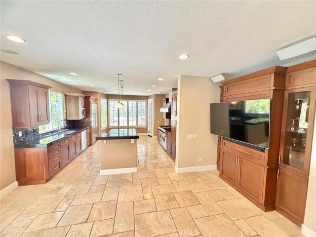 22661 Teakwood, Mission Viejo, CA 92692