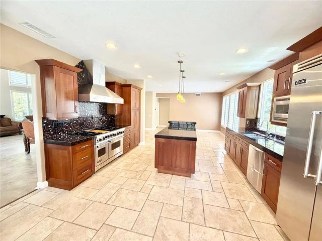 22661 Teakwood, Mission Viejo, CA 92692