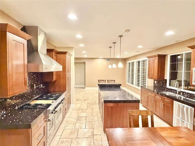 22661 Teakwood, Mission Viejo, CA 92692