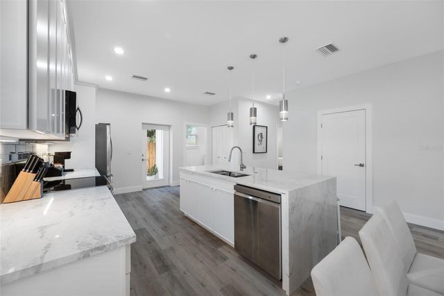 2150 43RD TERRACE N, St Petersburg, FL 33714