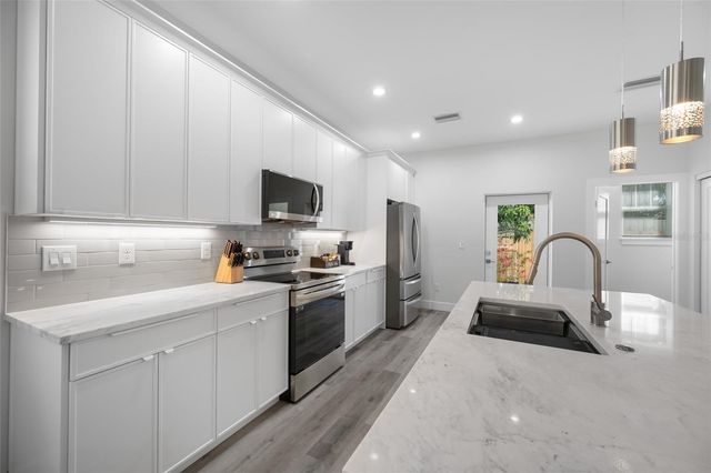 2150 43RD TERRACE N, St Petersburg, FL 33714