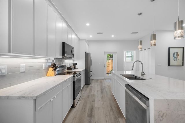 2150 43RD TERRACE N, St Petersburg, FL 33714