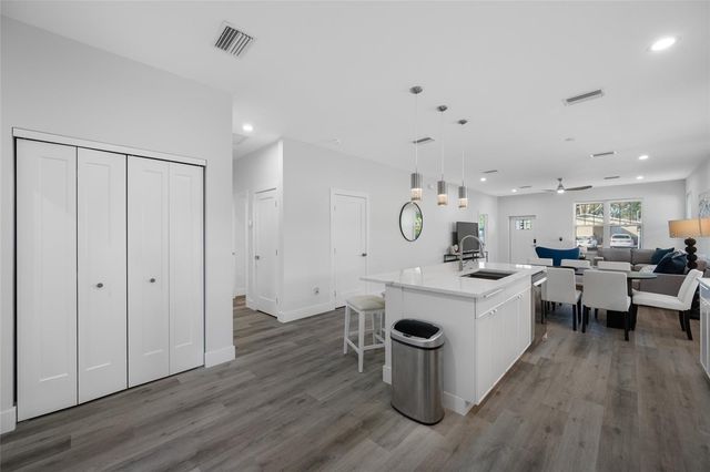 2150 43RD TERRACE N, St Petersburg, FL 33714