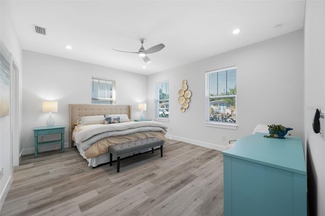 2150 43RD TERRACE N, St Petersburg, FL 33714