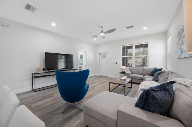 2150 43RD TERRACE N, St Petersburg, FL 33714