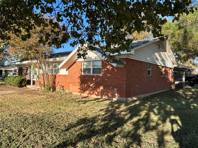 1608 Fisher Street, Goldthwaite, TX 76844