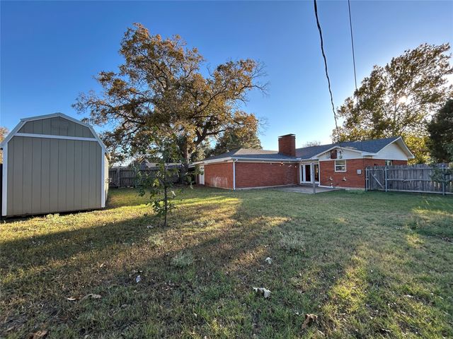 1608 Fisher Street, Goldthwaite, TX 76844