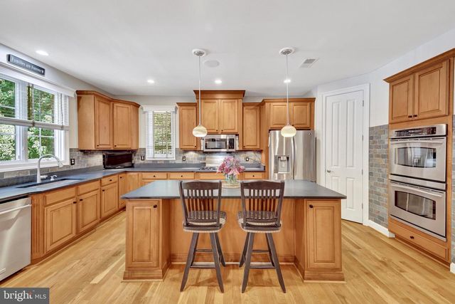 2961 WILSON AVE, Oakton, VA 22124