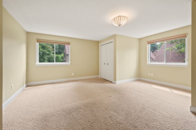 11 Tanager Circle, Simsbury, CT 06081