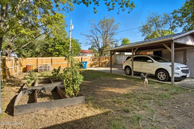 411 S Saint Charles Avenue, Joplin, MO 64801