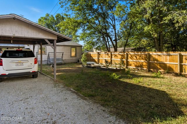 411 S Saint Charles Avenue, Joplin, MO 64801