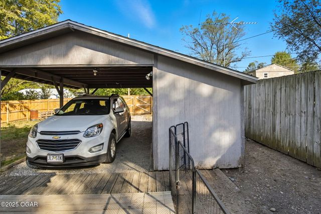 411 S Saint Charles Avenue, Joplin, MO 64801