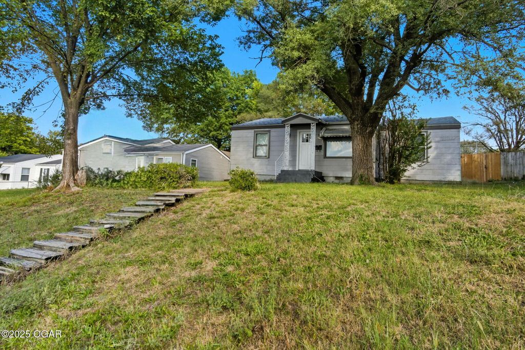 411 S Saint Charles Avenue, Joplin, MO 64801