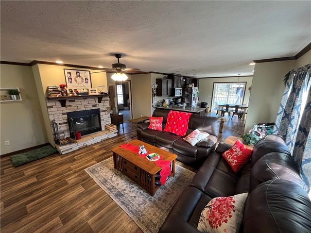 805 6th Avenue, Gravette, AR 72736