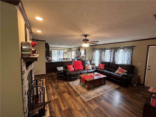 805 6th Avenue, Gravette, AR 72736