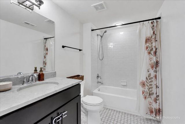 5642 N LOCKWOOD Avenue, Chicago, IL 60646