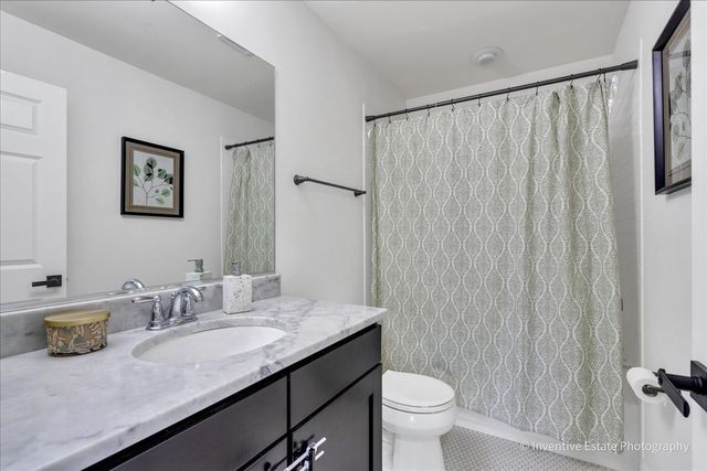5642 N LOCKWOOD Avenue, Chicago, IL 60646