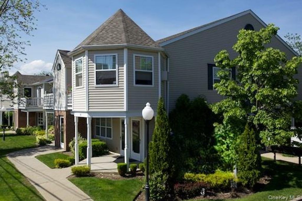 55 Fifth Avenue 01, Bay Shore, NY 11706