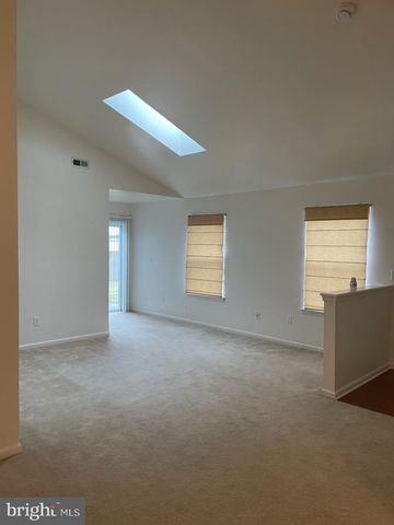 28 PALMER SQ, Beverly, NJ 08010