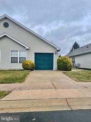 28 PALMER SQ, Beverly, NJ 08010