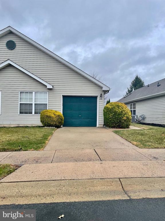 28 PALMER SQ, Beverly, NJ 08010