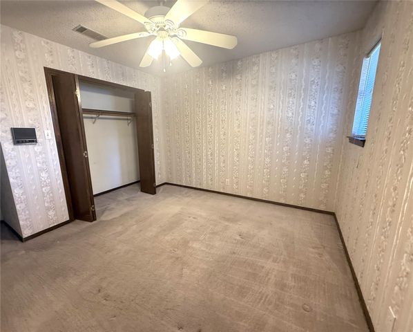 133 Champions DR, Rockdale, TX 76567