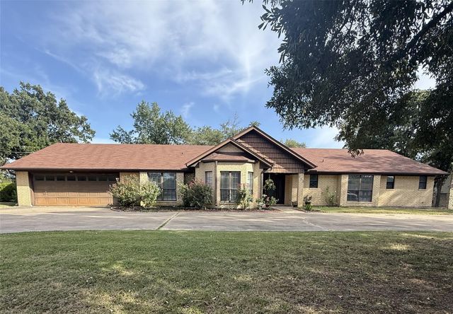 133 Champions DR, Rockdale, TX 76567