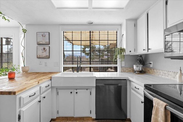 3208 Burton Drive, Medford, OR 97504