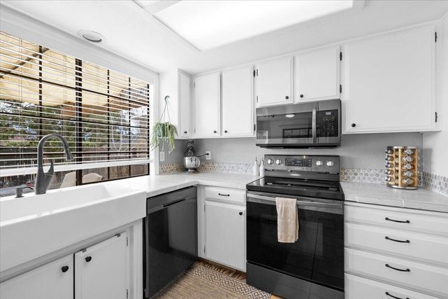 3208 Burton Drive, Medford, OR 97504