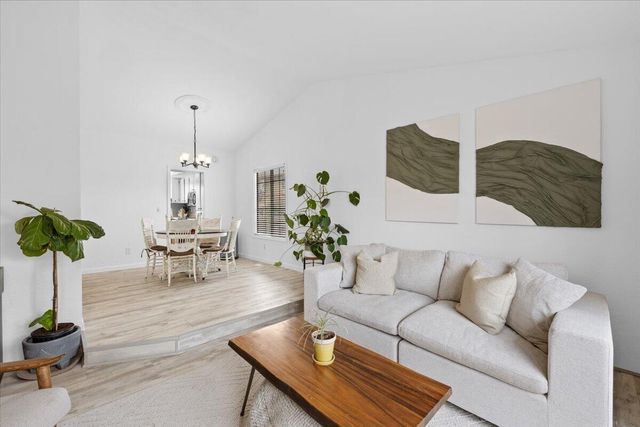 3208 Burton Drive, Medford, OR 97504