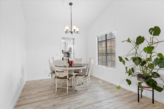 3208 Burton Drive, Medford, OR 97504