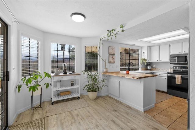 3208 Burton Drive, Medford, OR 97504