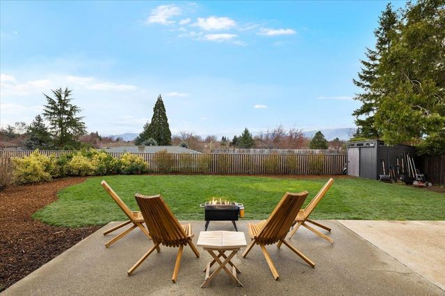 3208 Burton Drive, Medford, OR 97504