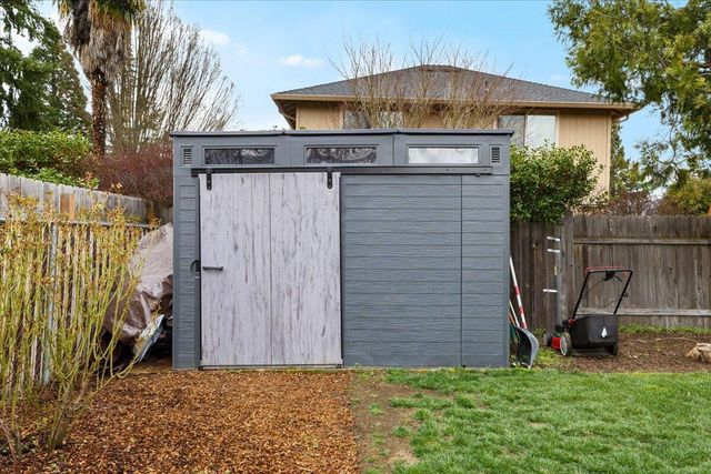 3208 Burton Drive, Medford, OR 97504