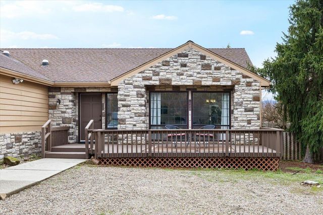 3208 Burton Drive, Medford, OR 97504