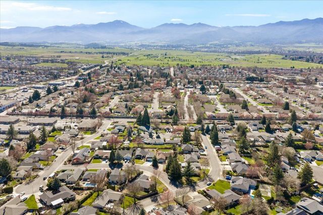 3208 Burton Drive, Medford, OR 97504