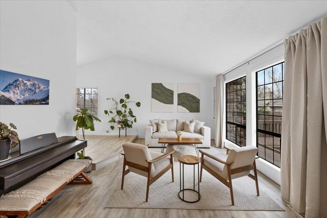 3208 Burton Drive, Medford, OR 97504