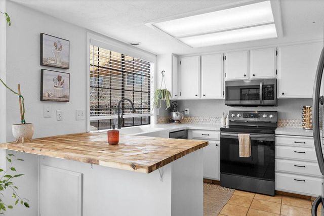 3208 Burton Drive, Medford, OR 97504