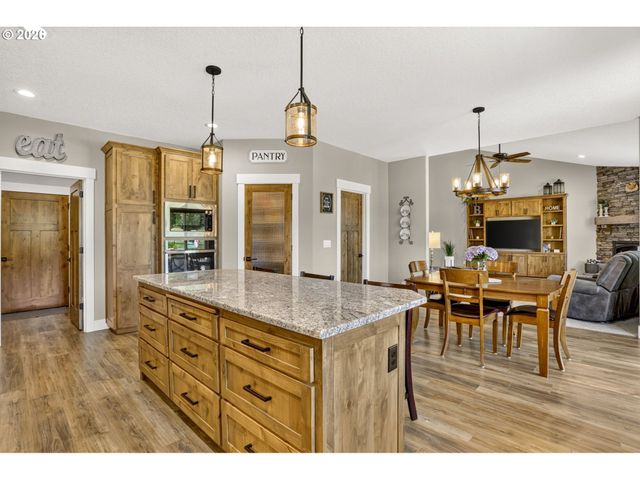 29746 Se SUNVIEW Ln, Estacada, OR 97023