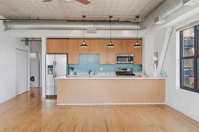 1735 W Diversey Parkway 409, Chicago, IL 60614