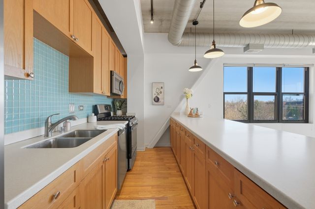 1735 W Diversey Parkway 409, Chicago, IL 60614