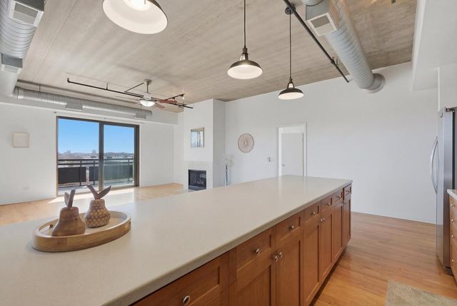 1735 W Diversey Parkway 409, Chicago, IL 60614