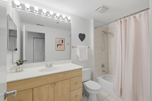 1735 W Diversey Parkway 409, Chicago, IL 60614