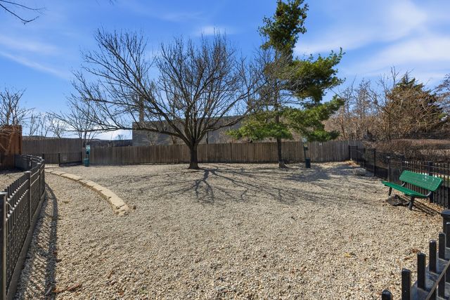 1735 W Diversey Parkway 409, Chicago, IL 60614